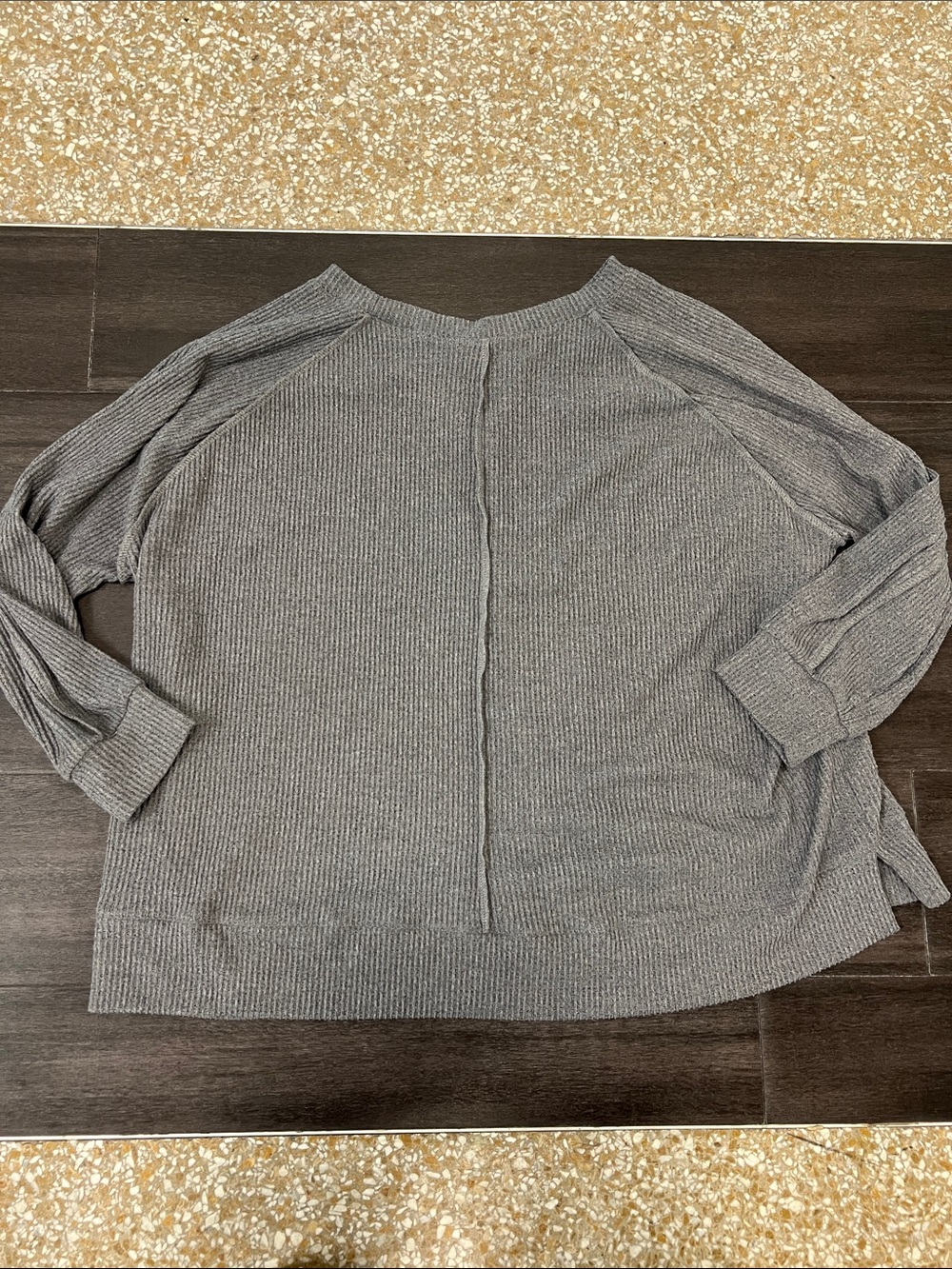 Relaxed Ribbed Long-Sleeve Crewneck Shirt - Gray - Picture 5 of 7